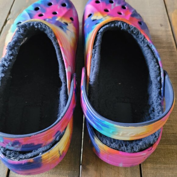 Crocs Baya Lined Tie-Dye Graphic Clog / Fuzzy Slippers - Picture 3 of 5